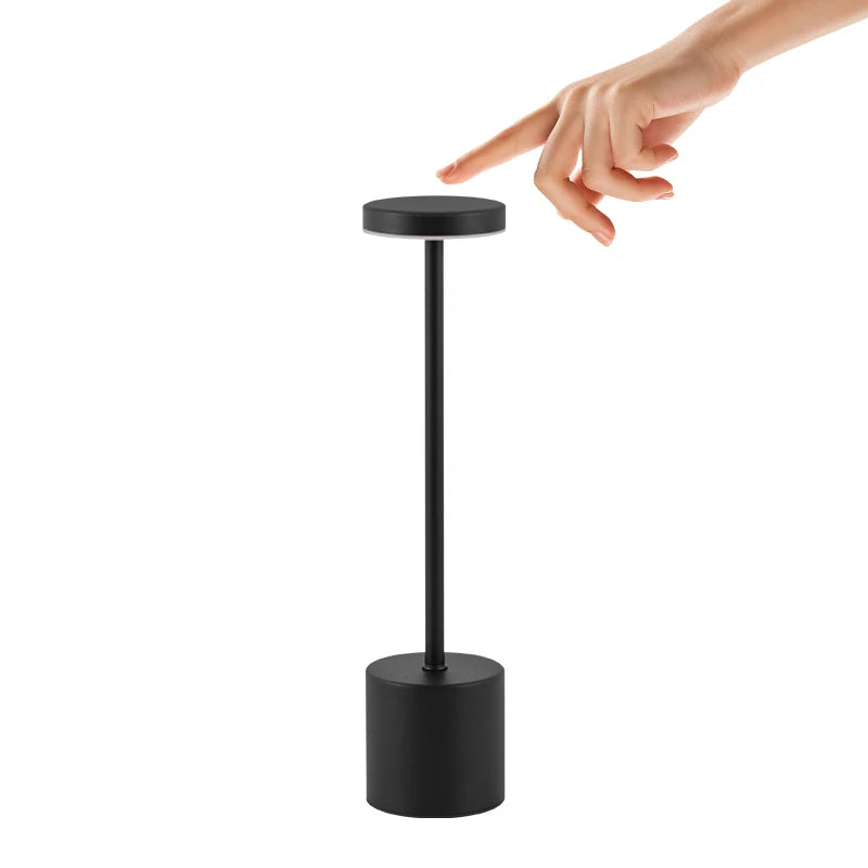 Klassische Metall-Tischlampe mit Berührungssensor – Wiederaufladbar, 3 Lichtfarben, Dimmbar, Kreatives Umgebungslicht für Schreibtisch, Bar & Nachtlicht