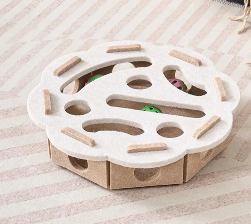 Kratzbaum mit interaktivem Spielzeug – Der perfekte Indoor-Spielplatz für glückliche Katzen