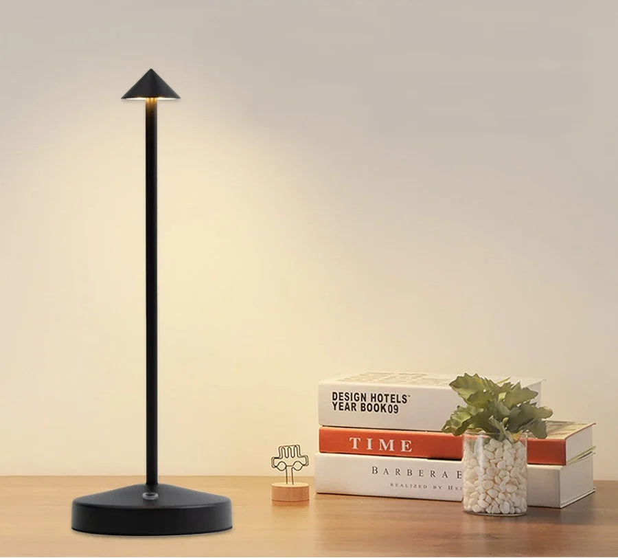 Wiederaufladbare LED-Tischlampe mit Touch-Sensor – Stilvolles Licht für jeden Raum