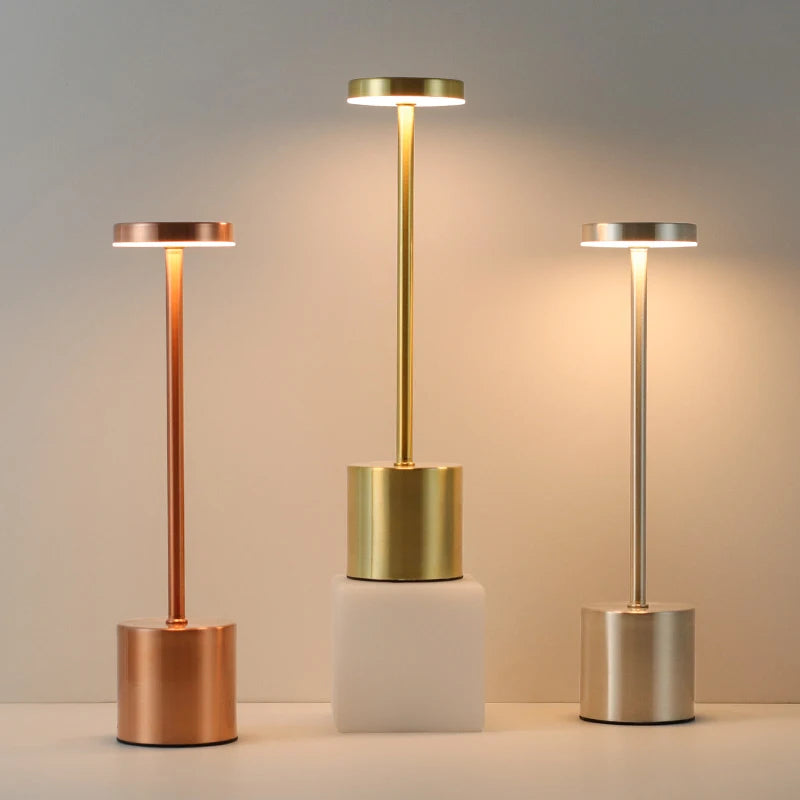 Klassische Metall-Tischlampe mit Berührungssensor – Wiederaufladbar, 3 Lichtfarben, Dimmbar, Kreatives Umgebungslicht für Schreibtisch, Bar & Nachtlicht