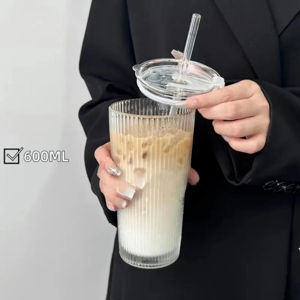 600 ml Glasbecher mit Deckel & Strohhalm – stilvoll & umweltfreundlich