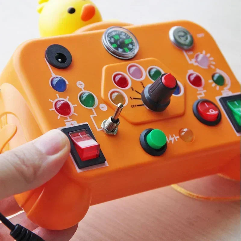Montessori Busy Board – Sensorisches Spielzeug mit LED-Lichtschalter | Perfekt für Reisen & spielerisches Lernen