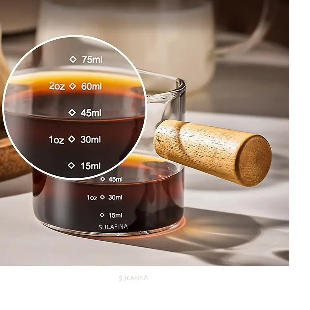 Glas Messbecher mit Holzgriff – Perfekt für Espresso, Milch & Kaffee