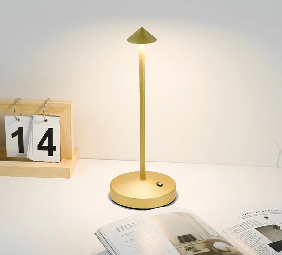 Wiederaufladbare LED-Tischlampe mit Touch-Sensor – Stilvolles Licht für jeden Raum
