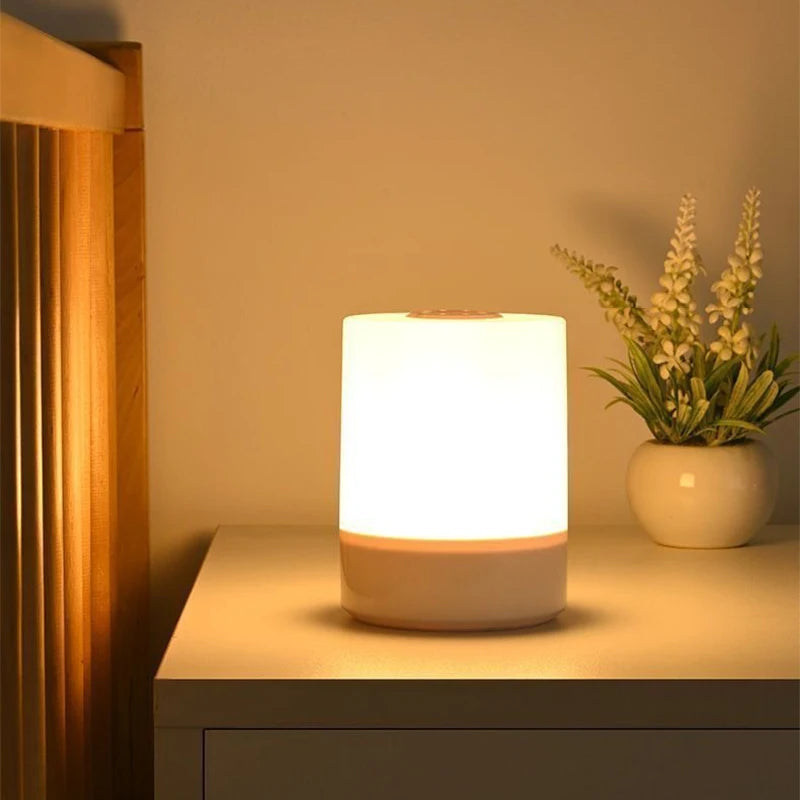 Dimmbare LED Nachtlampe mit Touch-Steuerung – Stilvolle Lichtquelle für Ihr Schlafzimmer und Büro