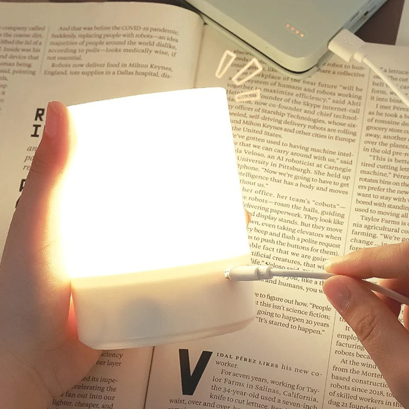 Dimmbare LED Nachtlampe mit Touch-Steuerung – Stilvolle Lichtquelle für Ihr Schlafzimmer und Büro