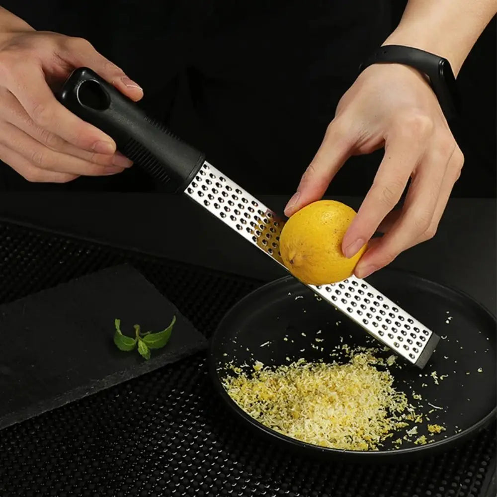 Hochwertige Edelstahl-Reibe mit scharfer Klinge – Perfekt für Käse, Zitrusfrüchte & Gemüse