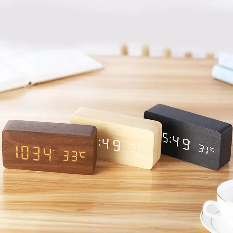 Digitaler Wecker aus Holz mit LED-Anzeige – Stilvolles Design trifft moderne Funktionalität