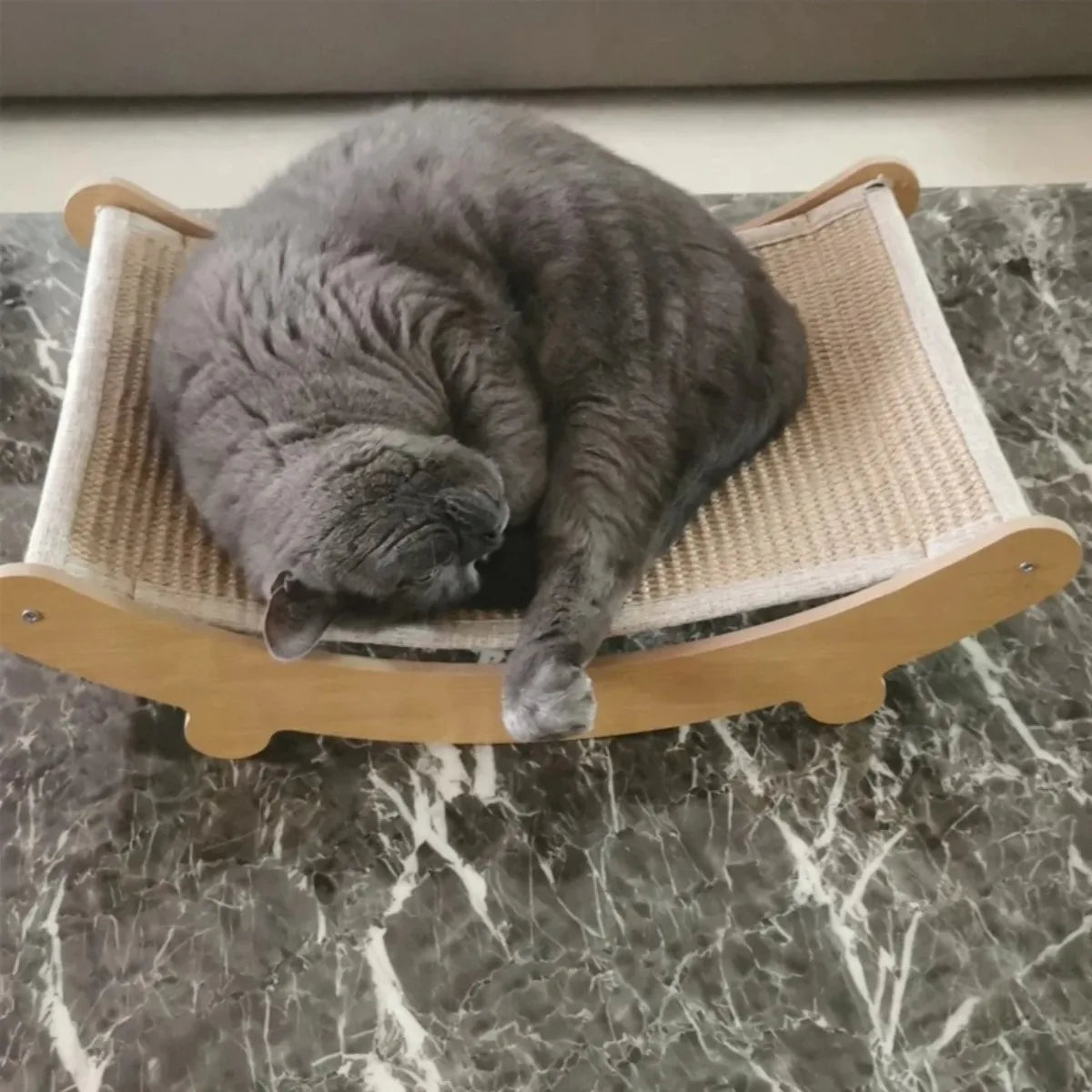 Holz Katzen Kratzbrett mit Bettfunktion – Stabil, Langlebig & Multifunktional
