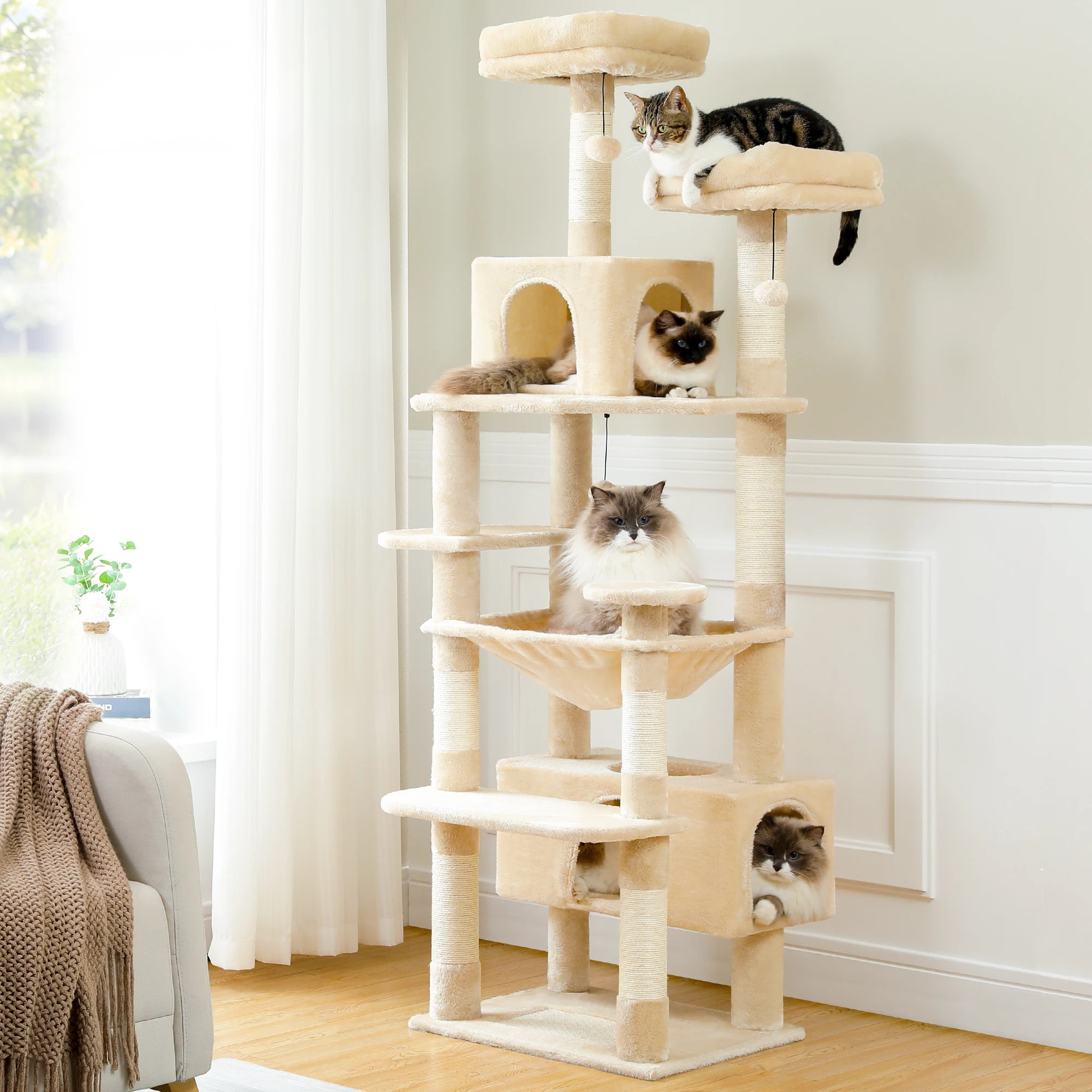 Großer Kratzbaum & Kletterturm für Katzen – Maximales Spielvergnügen für große Stubentiger