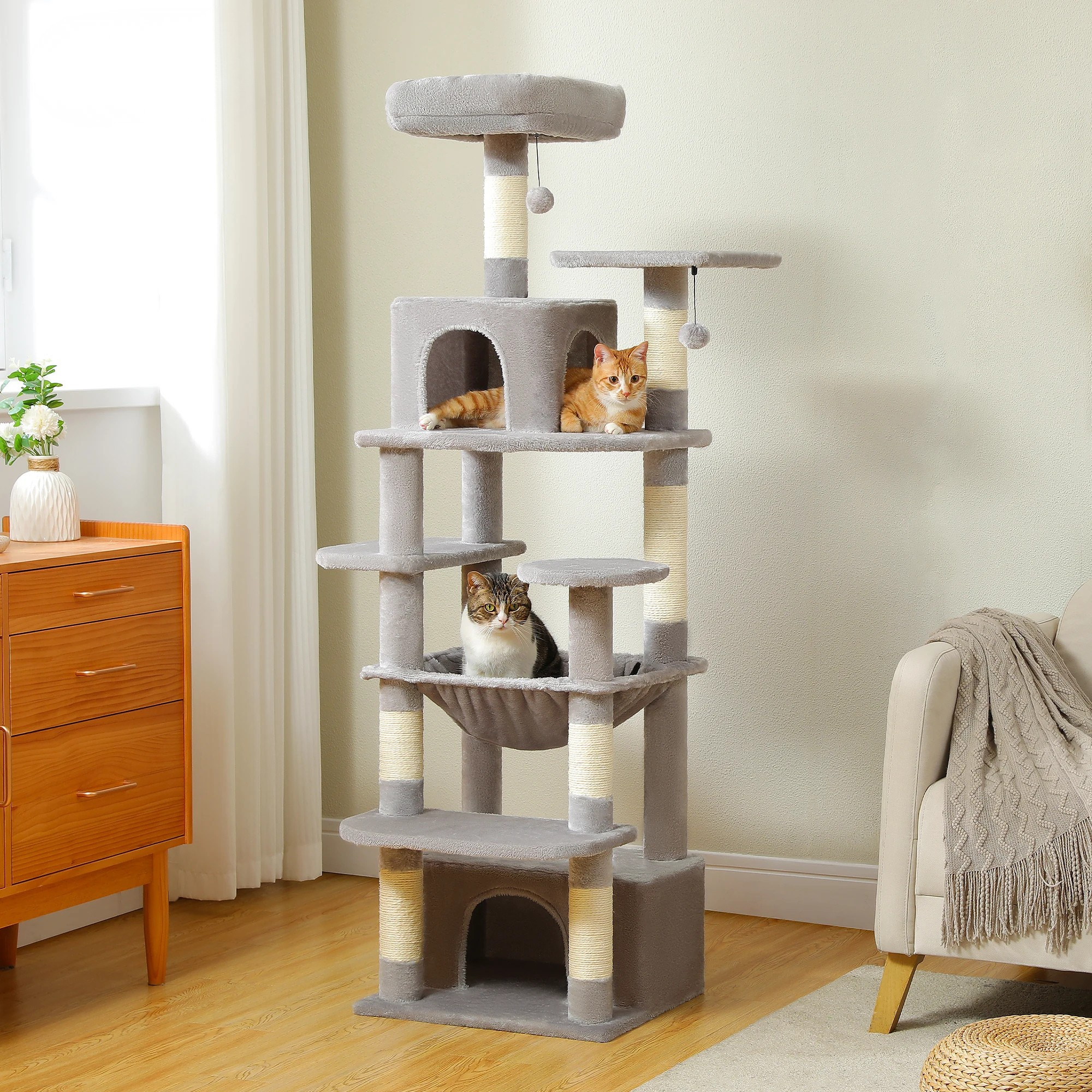 Großer Kratzbaum & Kletterturm für Katzen – Maximales Spielvergnügen für große Stubentiger